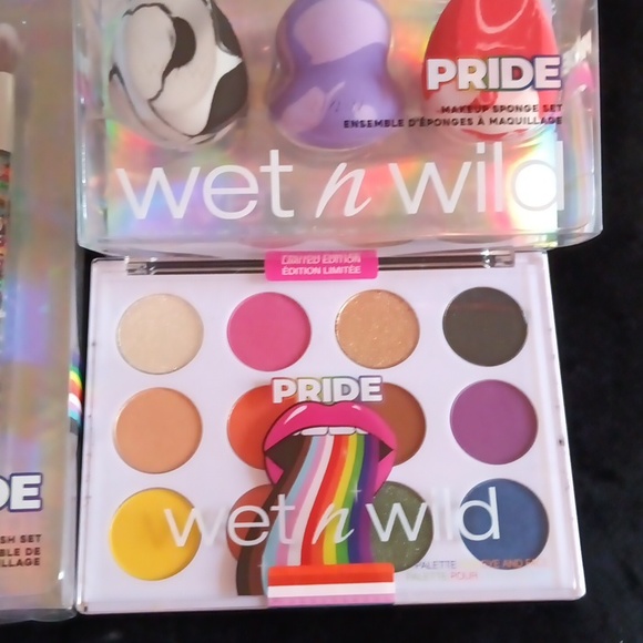 🌈Wet n Wild "Pride" Set! Brush, and Sponge Set & Palette! - Picture 3 of 5